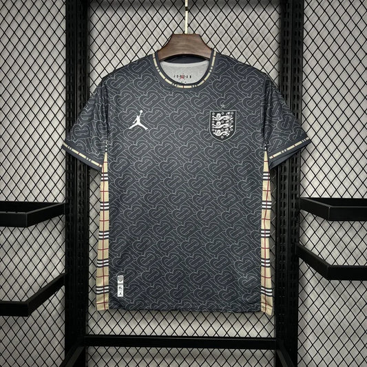 Maillot Angleterre foot concept Burberry 2024 2025